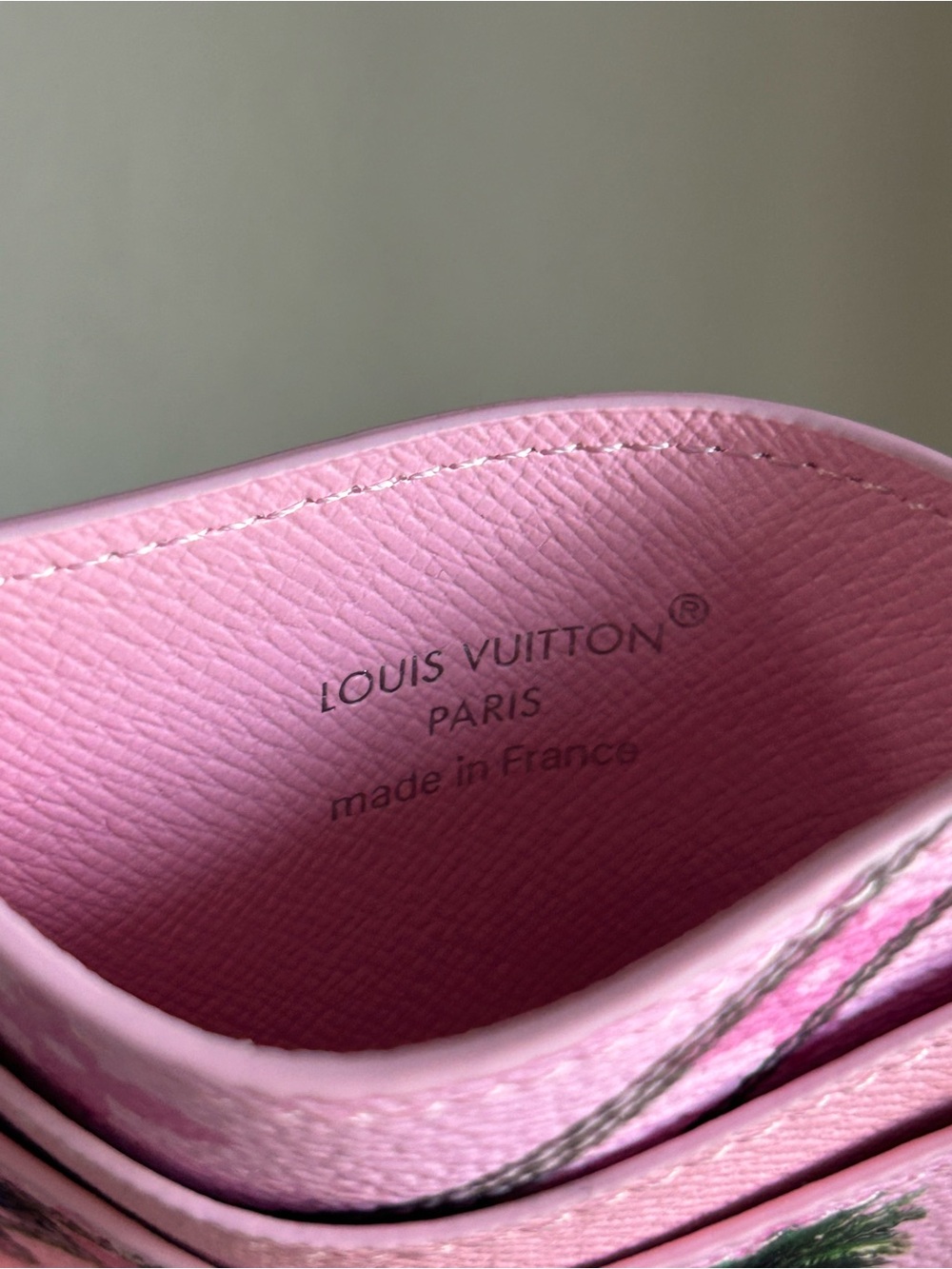 Louis Vuitton Skateboard Pink Card Holder - Picture 3 of 3